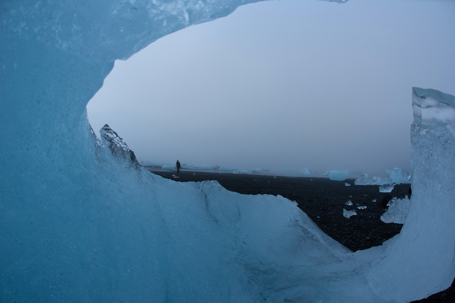 Jokulsarlon的黑沙灘
