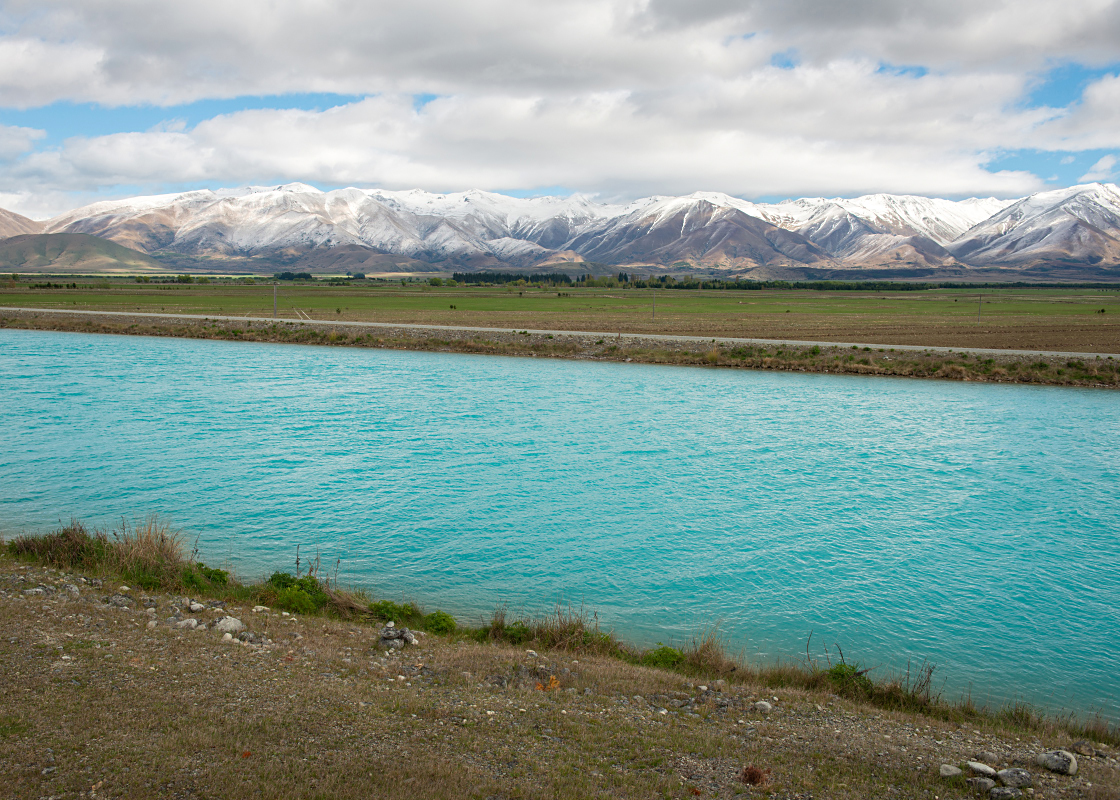 Mt Cook Alphine Salmon養殖場旁的藍色小河